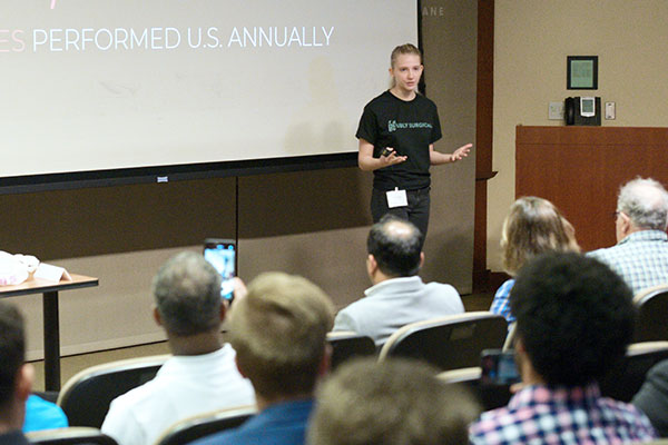 Casey Grage pitches Hubly Surgical at the 2022 Tulane Business Model Competition