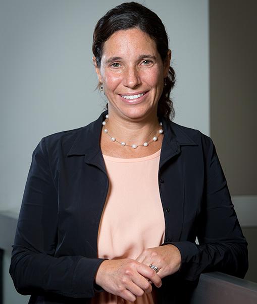 Jennifer Merluzzi says elite MBA grads who specialize tend to earn less bonus compensation than candidates with more diverse resumes.