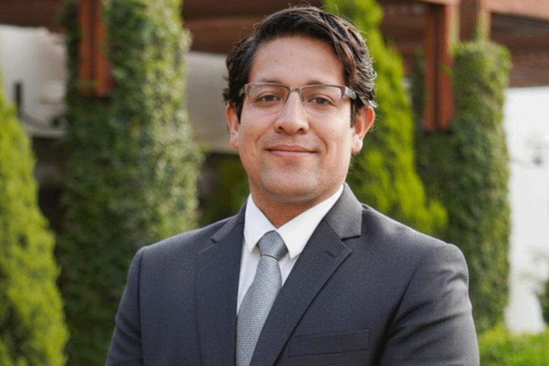 Head and shoulders photo of Cesar Davila