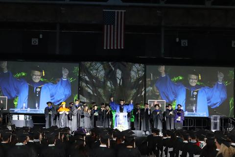 Paulo Goes addresses graduates