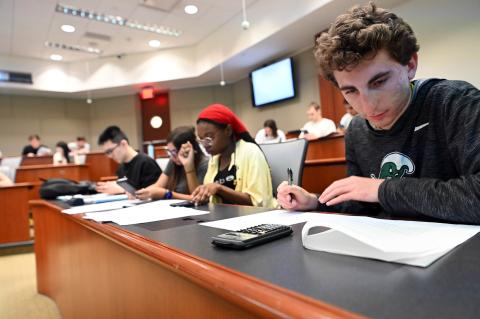 Freeman students in a finance class