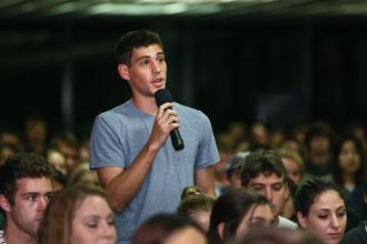 Salzberg devoted most of his presentation time to answering questions from students.