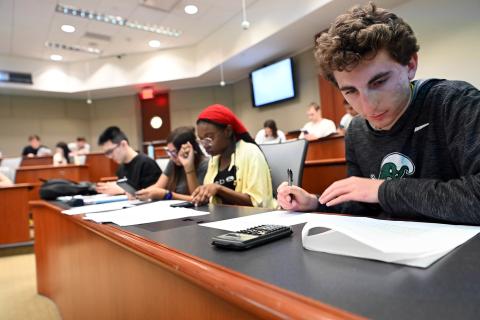Freeman students in a finance class